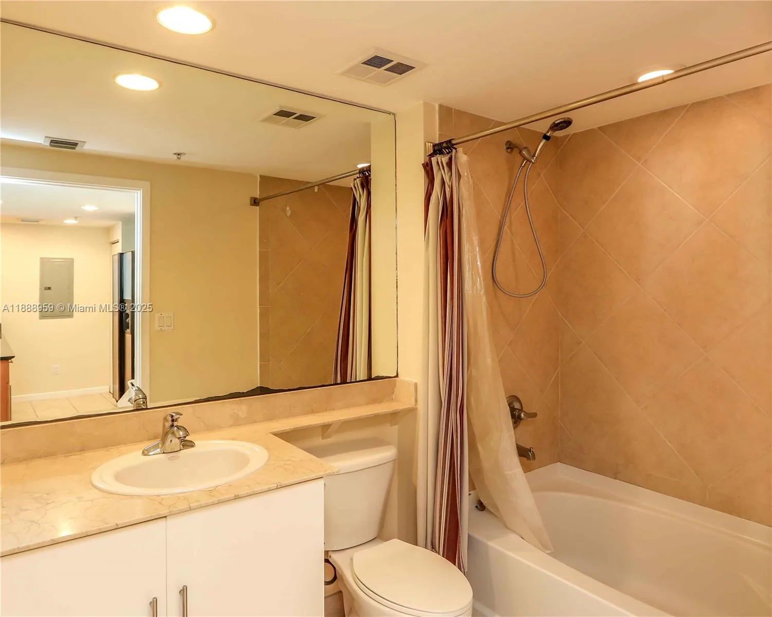 325 S Biscayne Blvd # 2820, Miami, FL 33131 photo 4