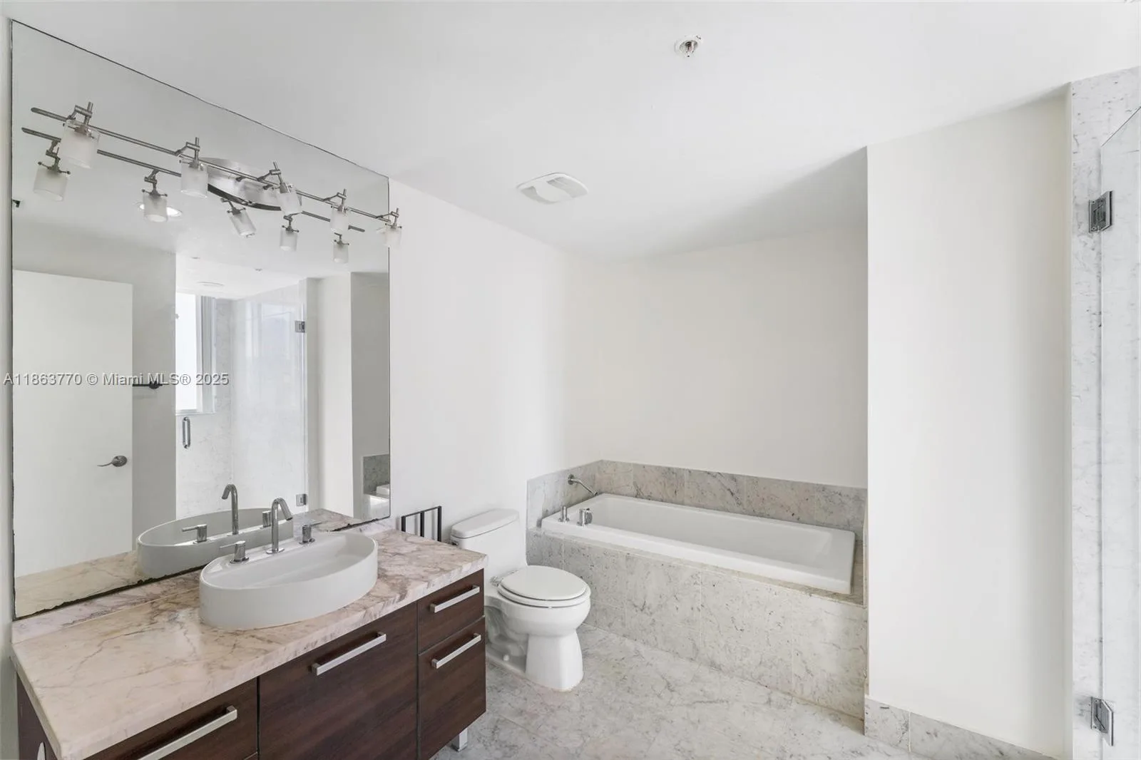 244 Biscayne Blvd # 1808, Miami, FL 33132 photo 9