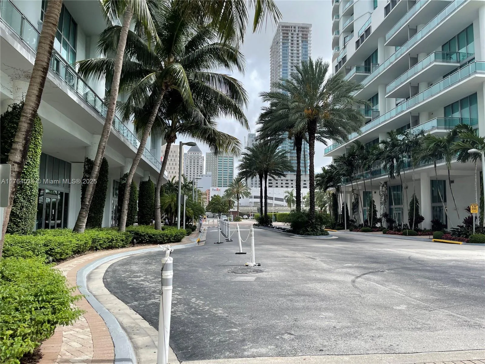 350 S Miami Ave # 2712, Miami, FL 33130