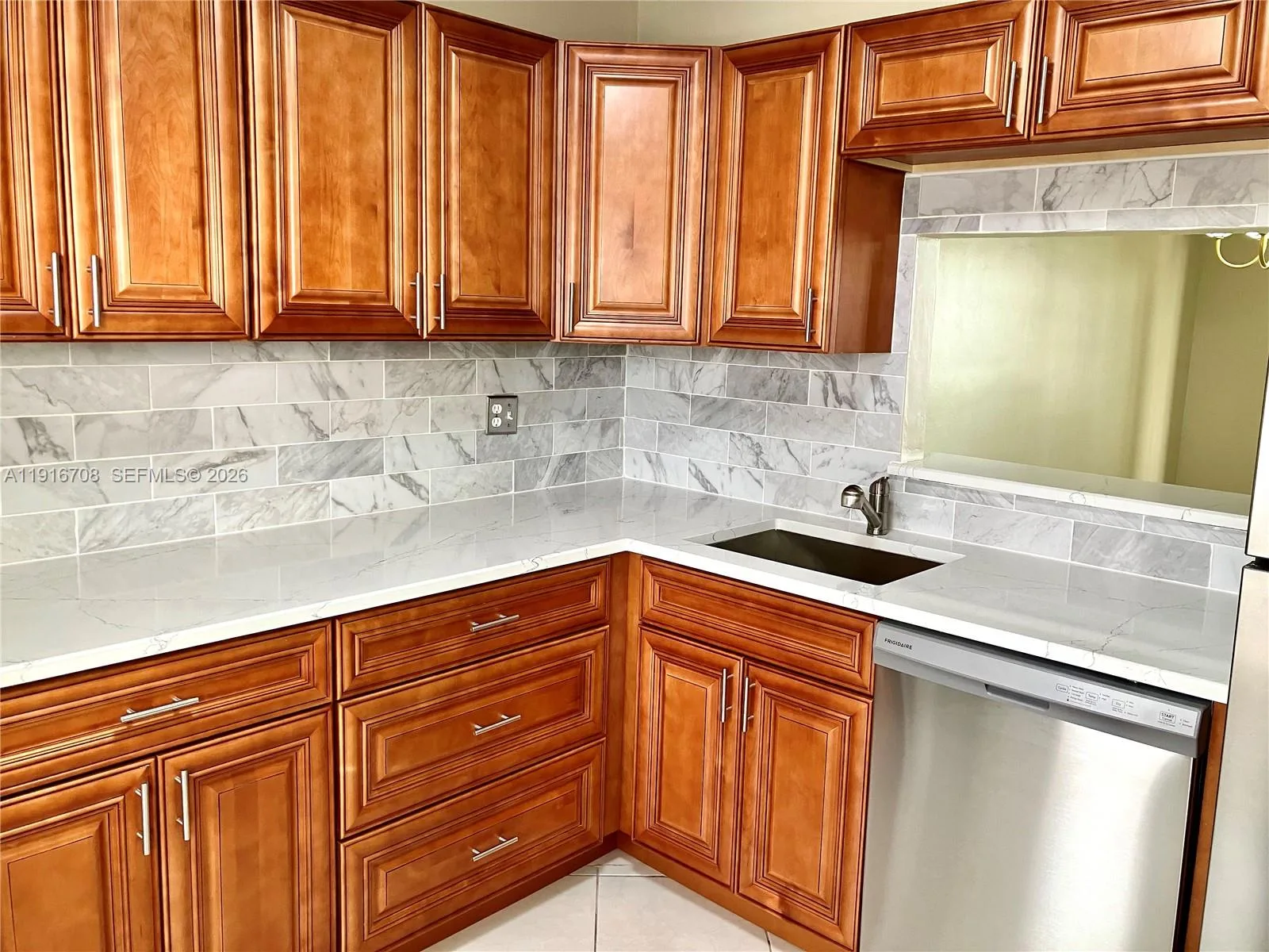 4270 NW 40th St # 103, Lauderdale Lakes, FL 33319