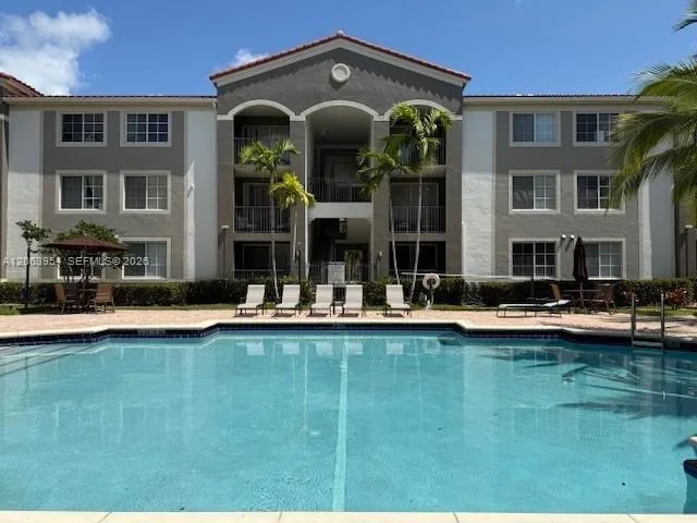 6831 SW 44th St # 203, Miami, FL 33155