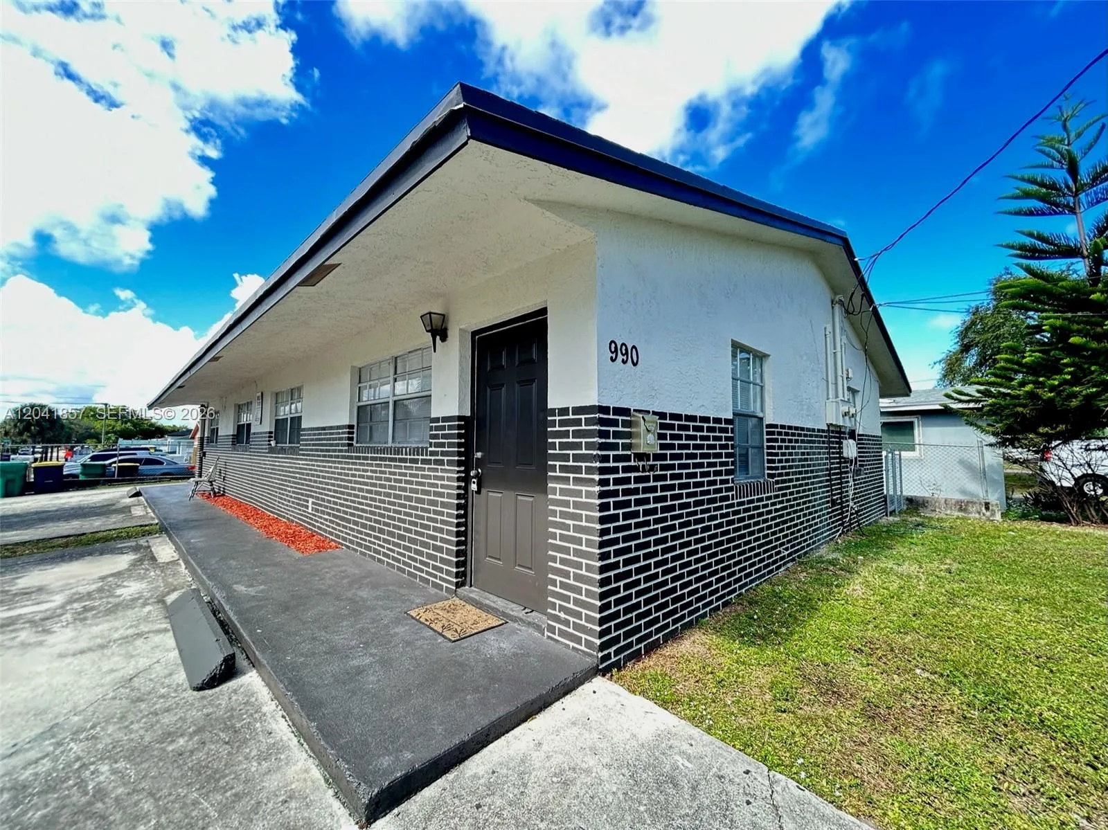 990 Phippen Waiters Rd, Dania Beach, FL 33004