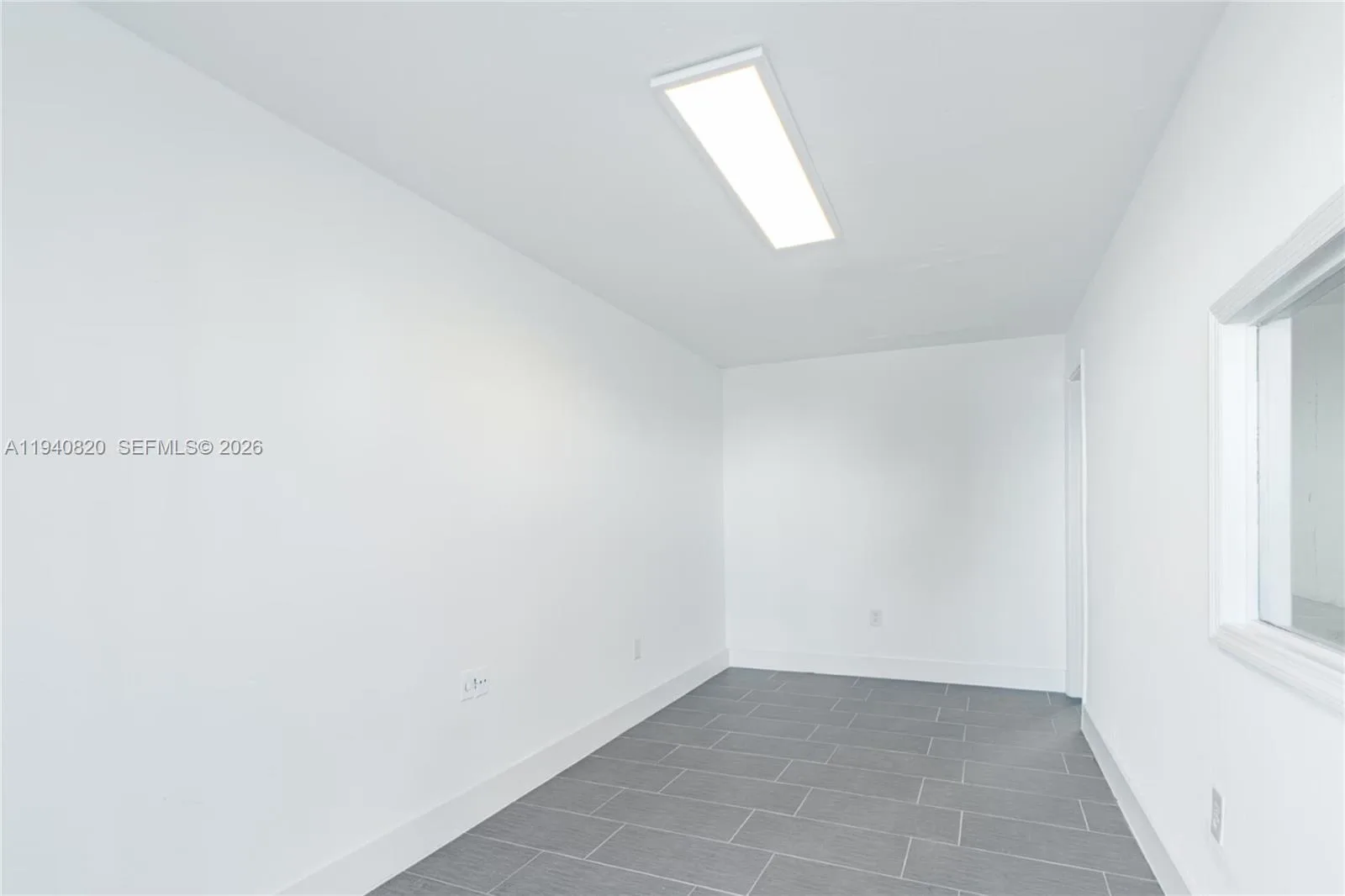 1672 W 31st Pl, Hialeah, FL 33012 photo 4