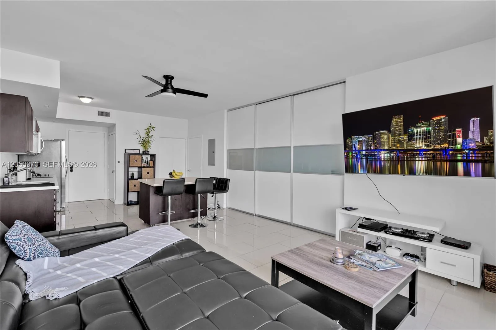 90 SW 3rd St # 4403, Miami, FL 33130 photo 3