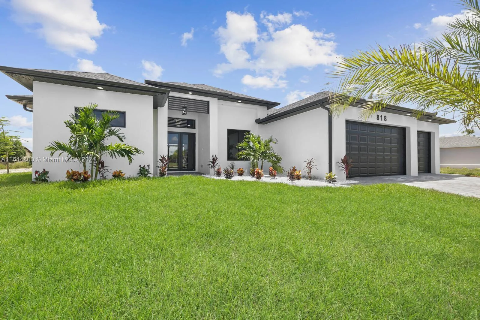 818 SW 31st TER, Cape Coral, FL 33993 photo 2