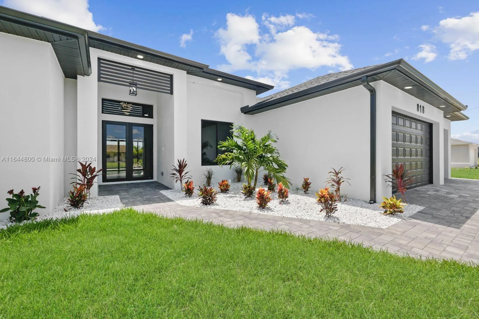 818 SW 31st TER, Cape Coral, FL 33993 photo 3