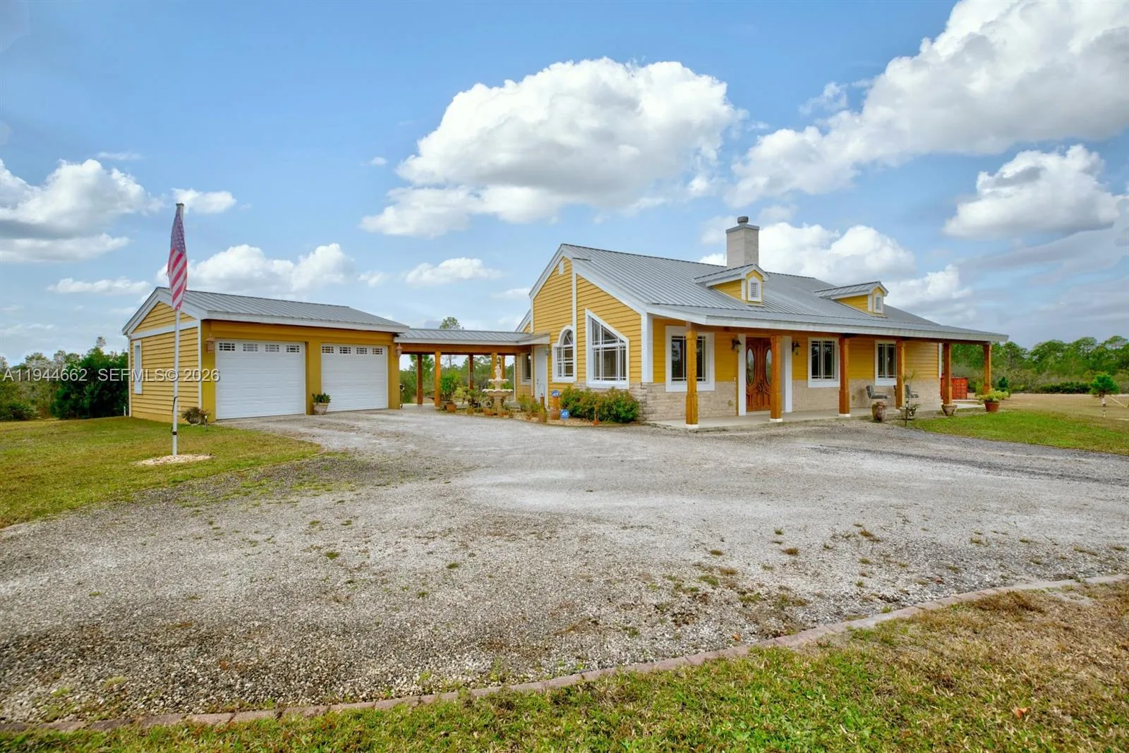 194 LEISURE LN, Other City - In The State Of Florida, FL 33960