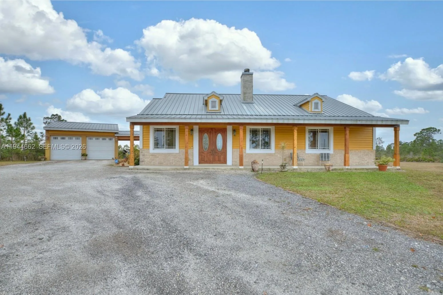 194 LEISURE LN, Other City - In The State Of Florida, FL 33960 photo 2