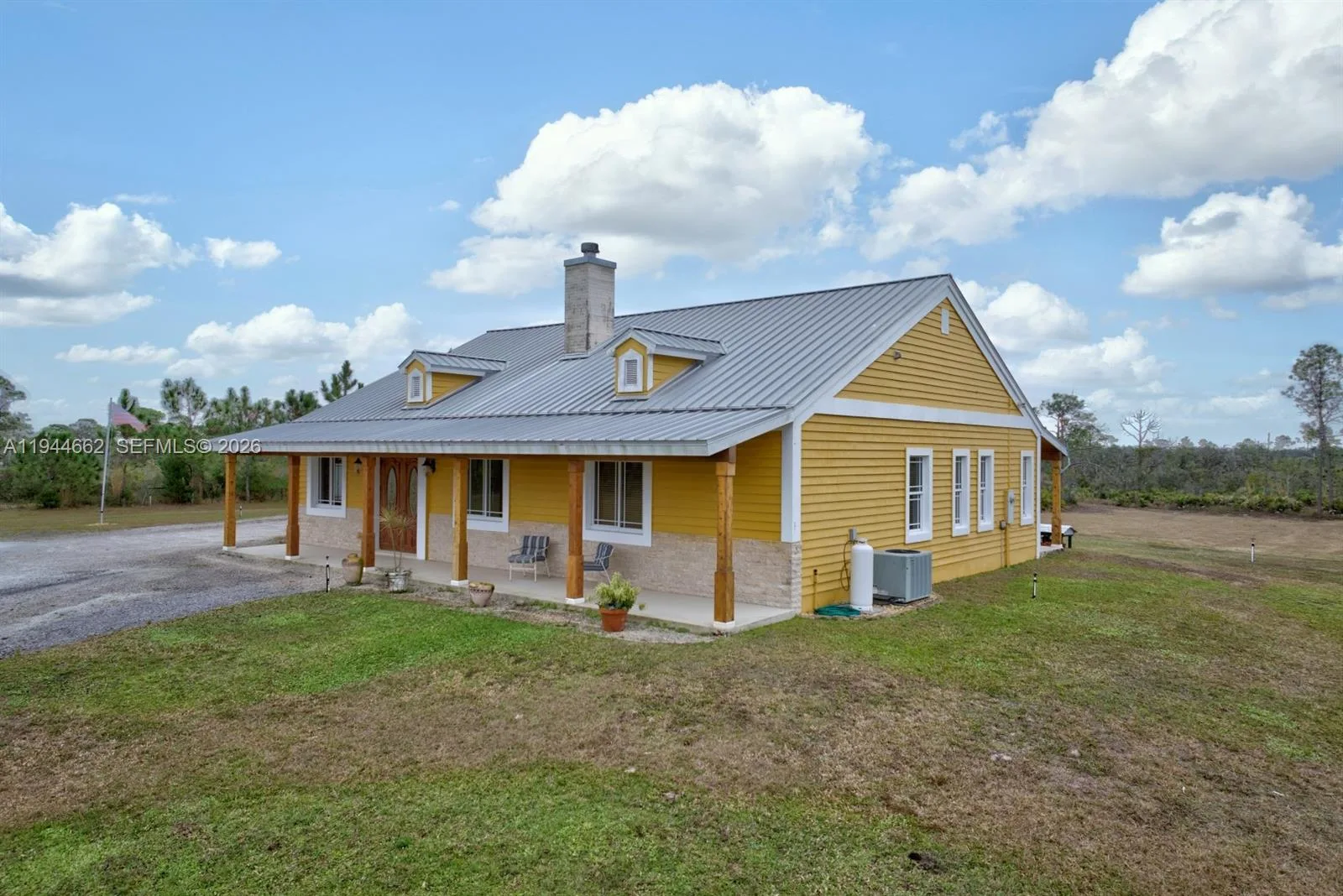 194 LEISURE LN, Other City - In The State Of Florida, FL 33960 photo 3