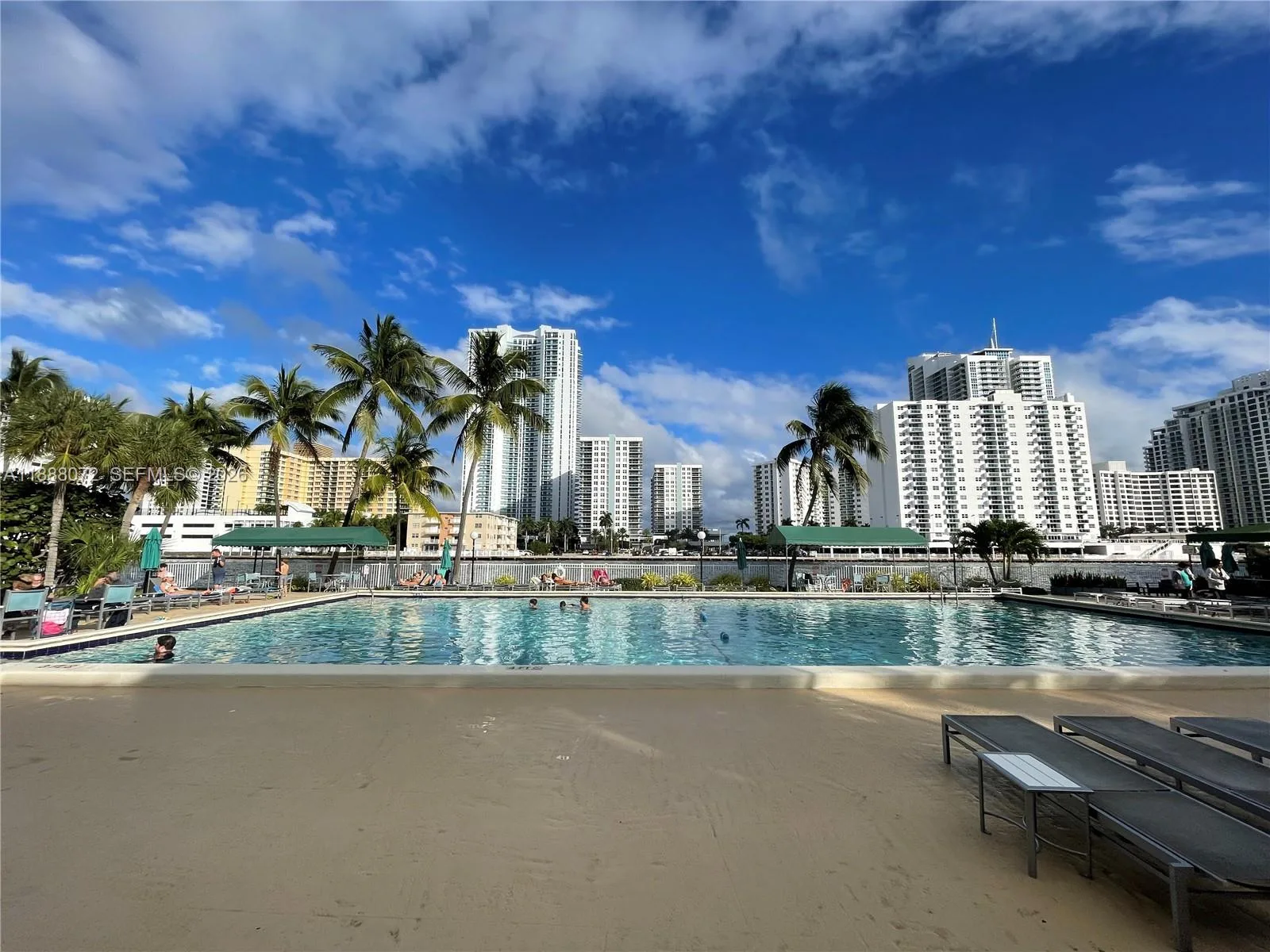 1000 Parkview Dr # 627, Hallandale Beach, FL 33009