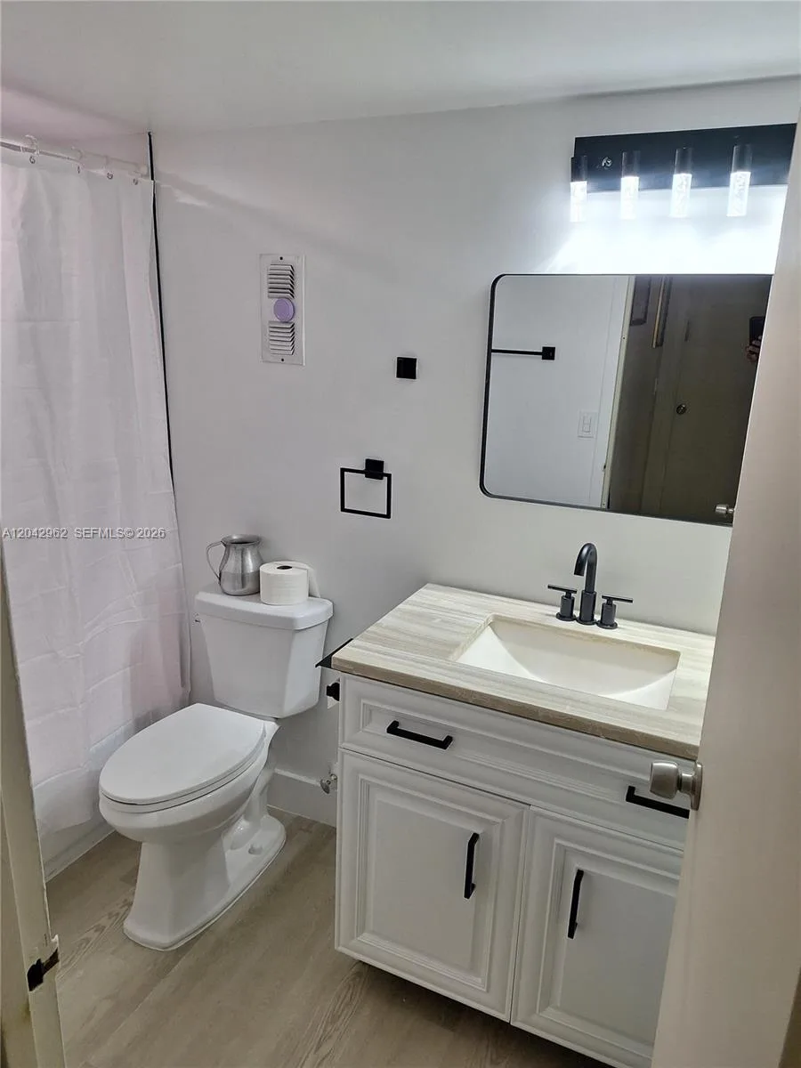16950 W Dixie Hwy A335 Hwy # 335, North Miami Beach, FL 33160 photo 2