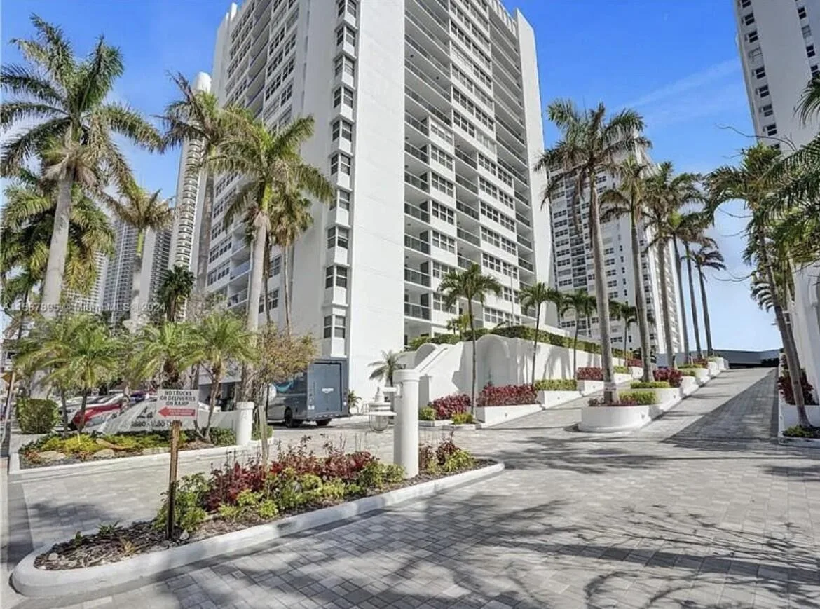 1880 S Ocean Drive # 308, Hallandale Beach, FL 33009