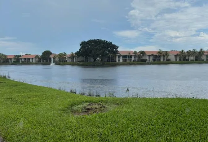1445 LAKE CRYSTAL Drive # E, West Palm Beach, FL 33411