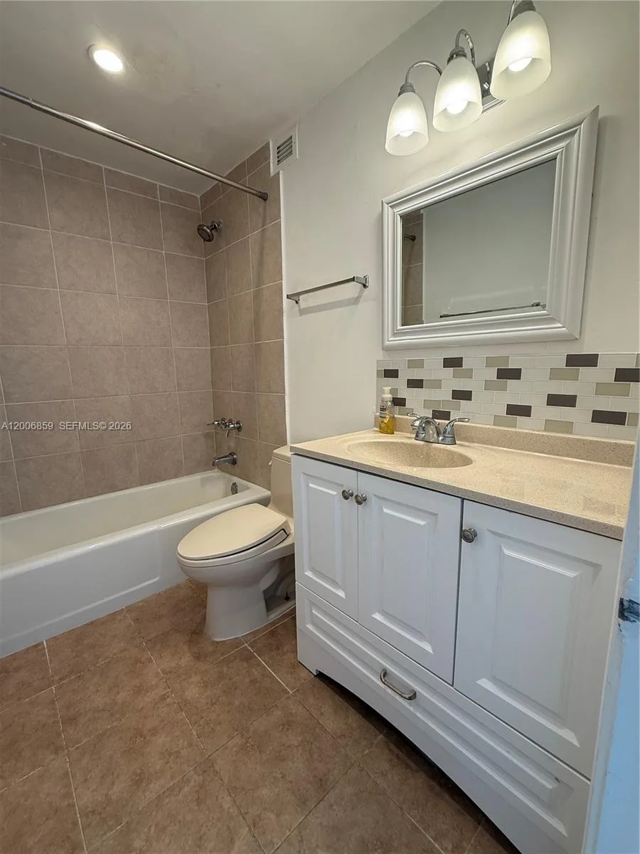 400 Kings Point Dr # 608, Sunny Isles Beach, FL 33160 photo 10
