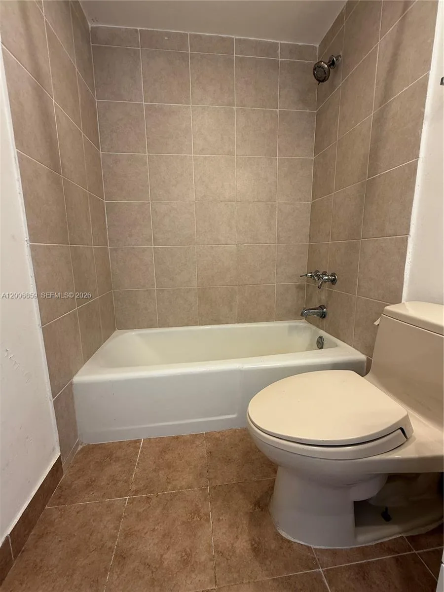 400 Kings Point Dr # 608, Sunny Isles Beach, FL 33160 photo 11