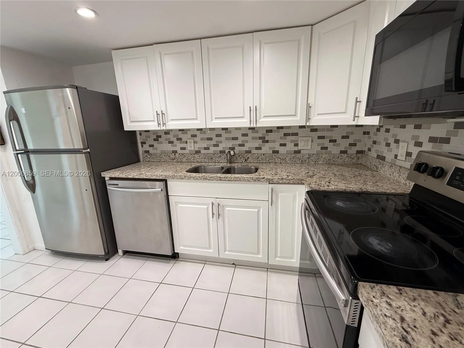 400 Kings Point Dr # 608, Sunny Isles Beach, FL 33160 photo 2