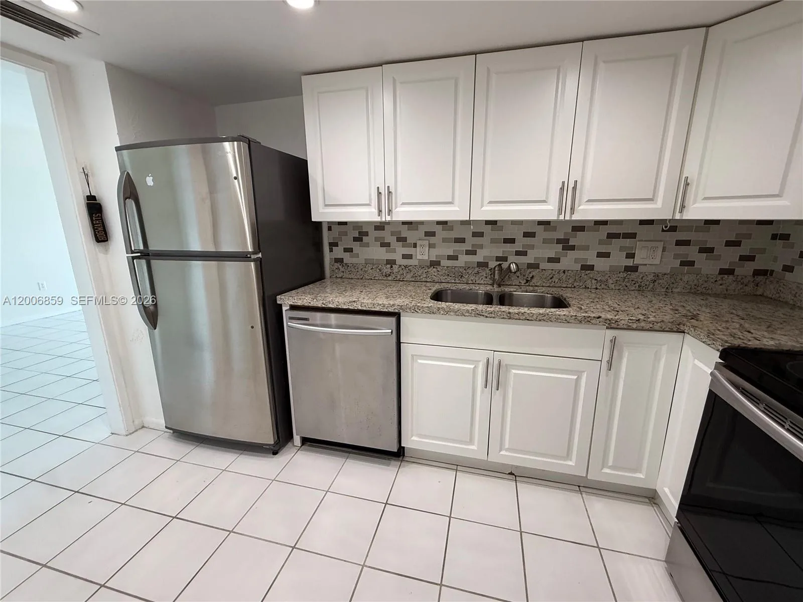 400 Kings Point Dr # 608, Sunny Isles Beach, FL 33160 photo 3