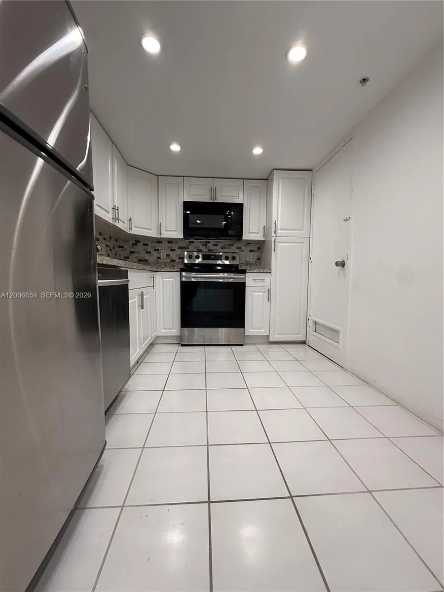 400 Kings Point Dr # 608, Sunny Isles Beach, FL 33160 photo 5