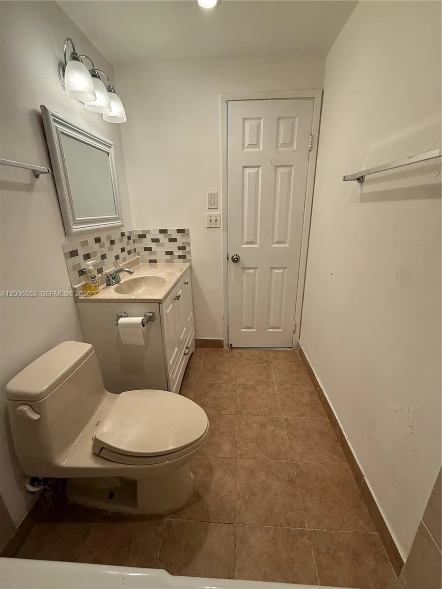 400 Kings Point Dr # 608, Sunny Isles Beach, FL 33160 photo 9