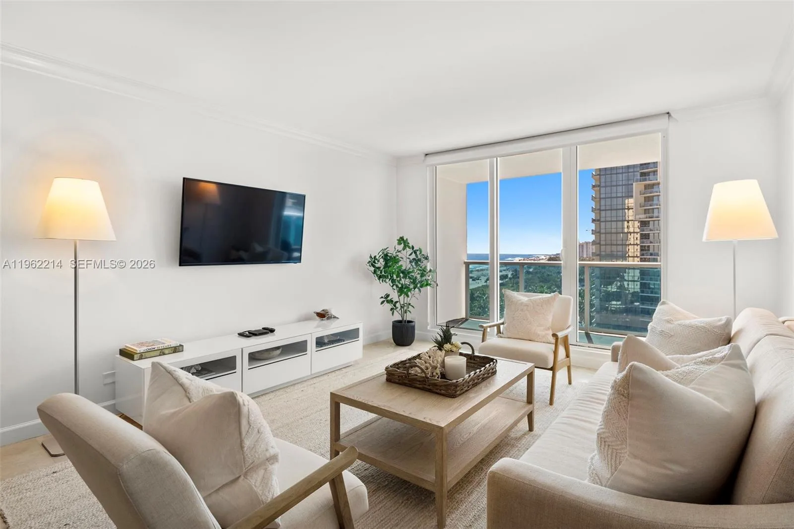 2301 Collins Ave # 908, Miami Beach, FL 33139