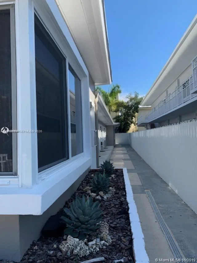 7921 Abbott Ave # 4, Miami Beach, FL 33141 photo 2