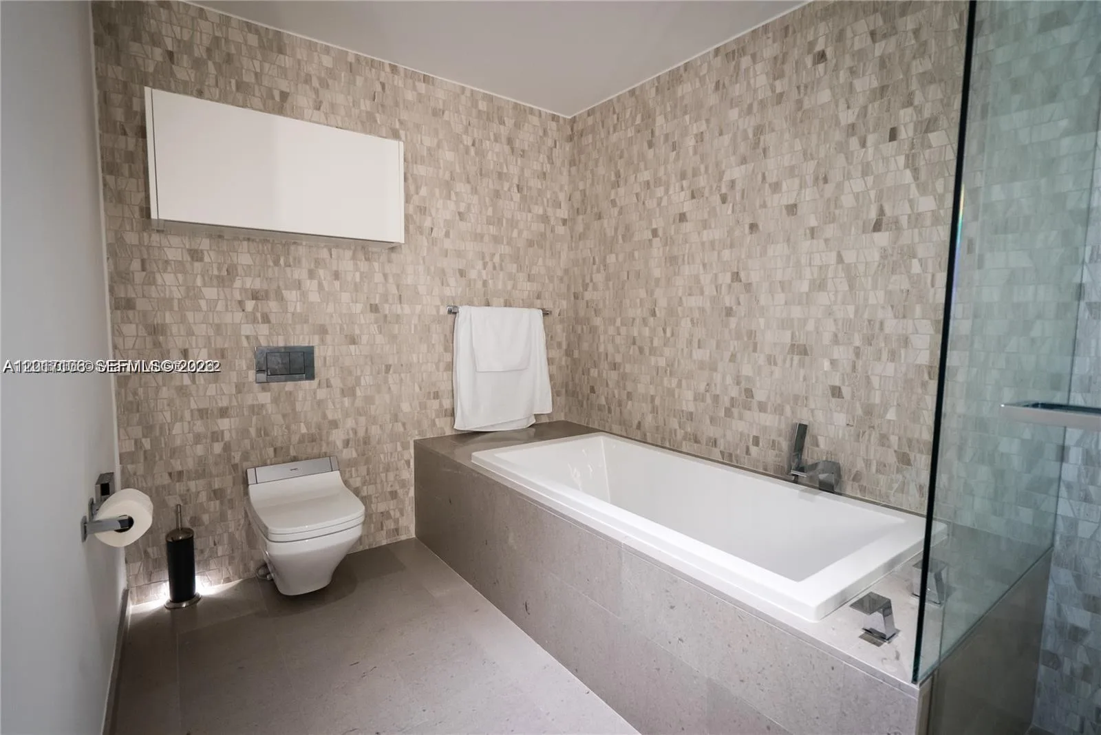 68 SE 6th St # 2510, Miami, FL 33131 photo 13