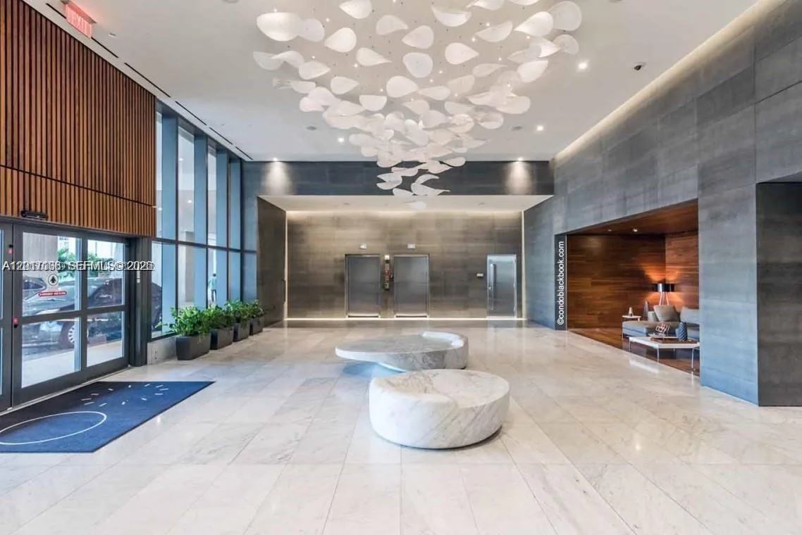 68 SE 6th St # 2510, Miami, FL 33131 photo 3