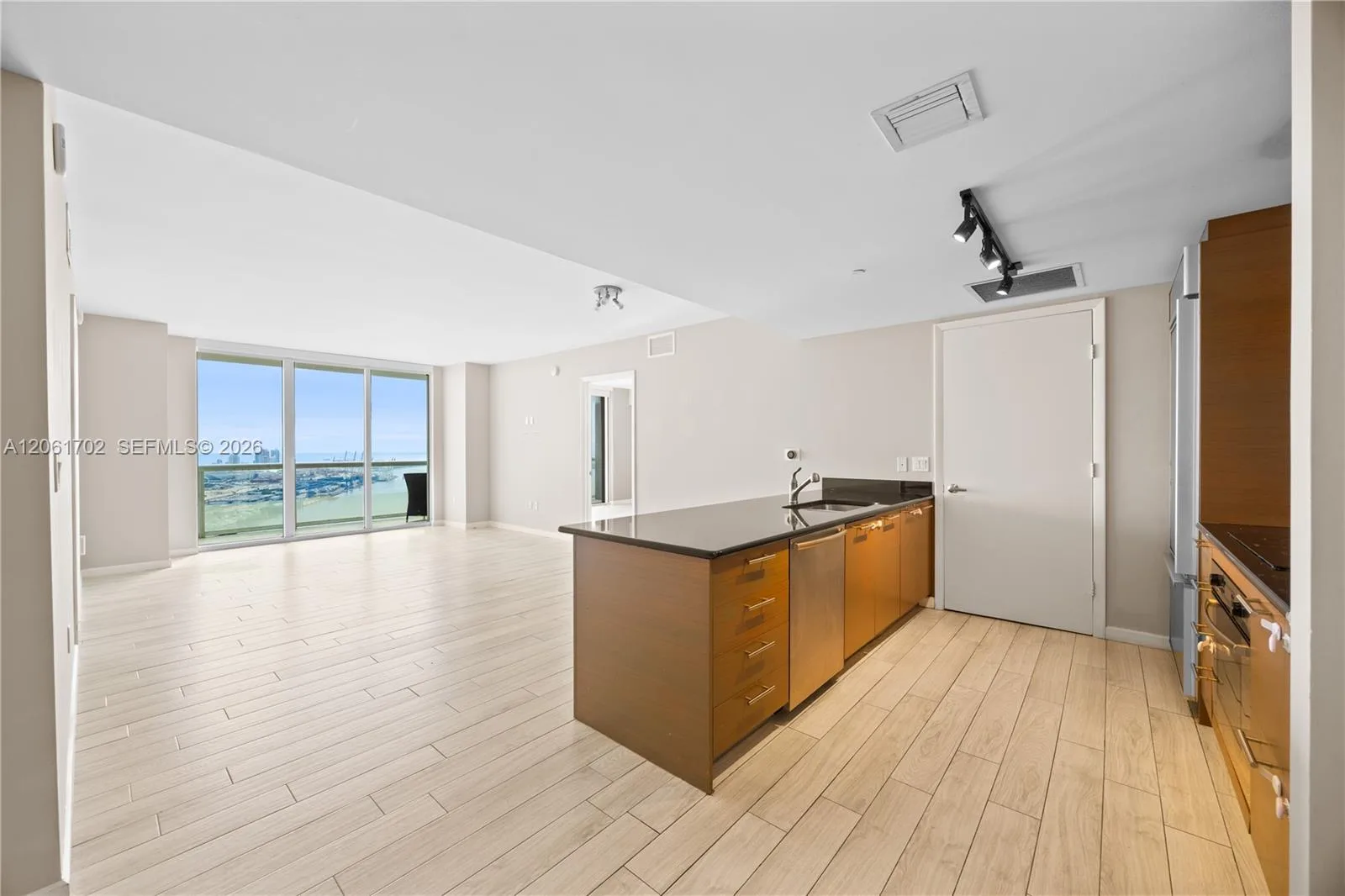 50 Biscayne Blvd # 4706, Miami, FL 33132 photo 4