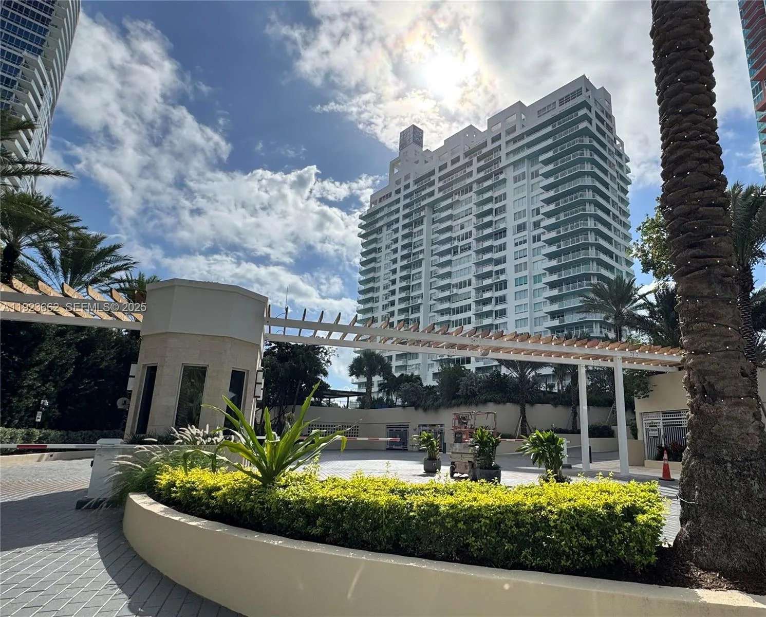 400 S Pointe Dr # 1610, Miami Beach, FL 33139