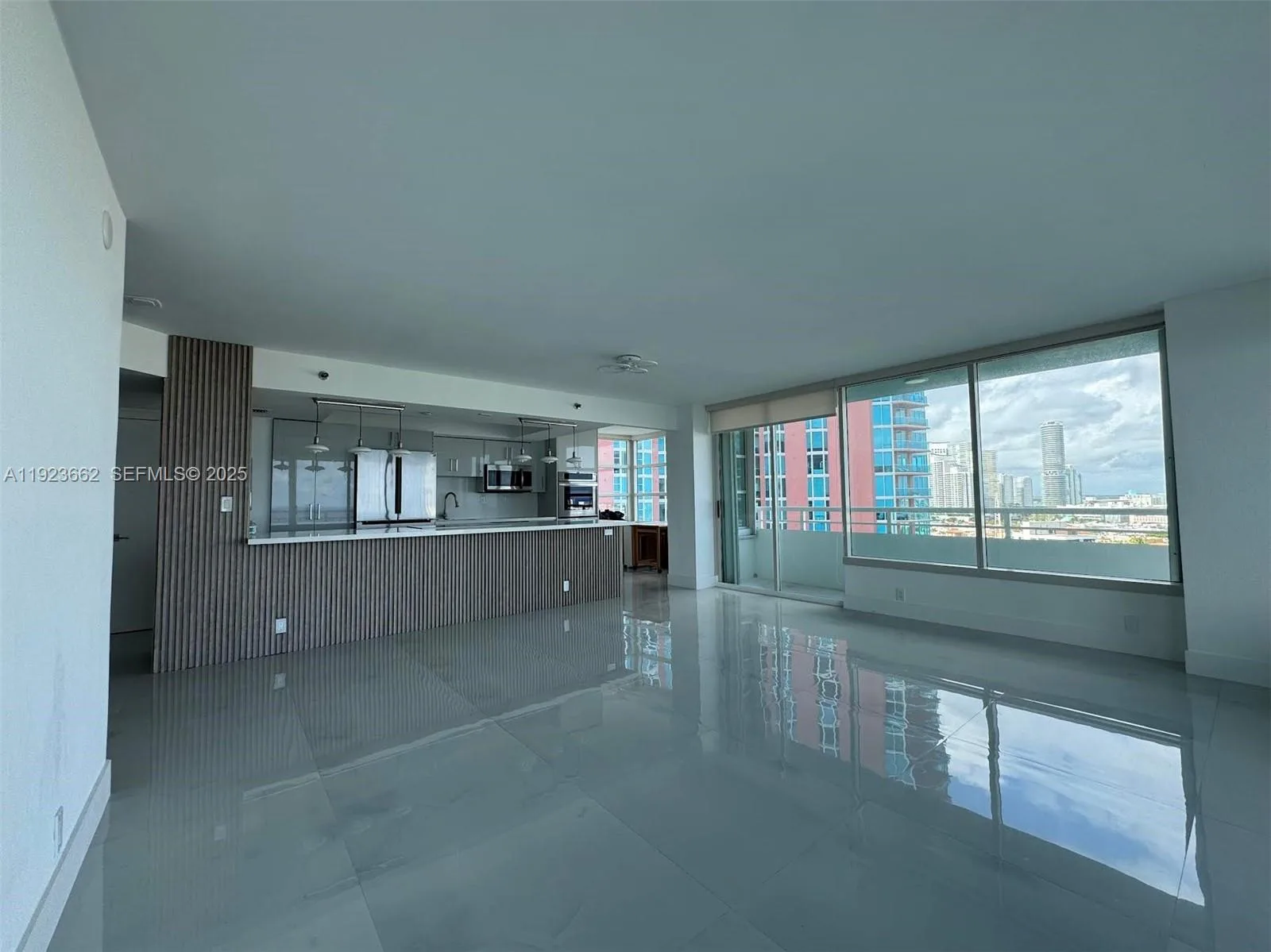 400 S Pointe Dr # 1610, Miami Beach, FL 33139 photo 2