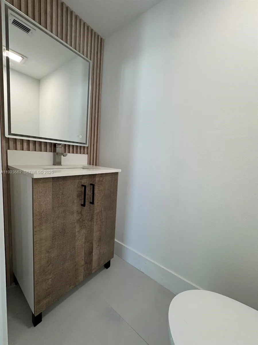 400 S Pointe Dr # 1610, Miami Beach, FL 33139 photo 9