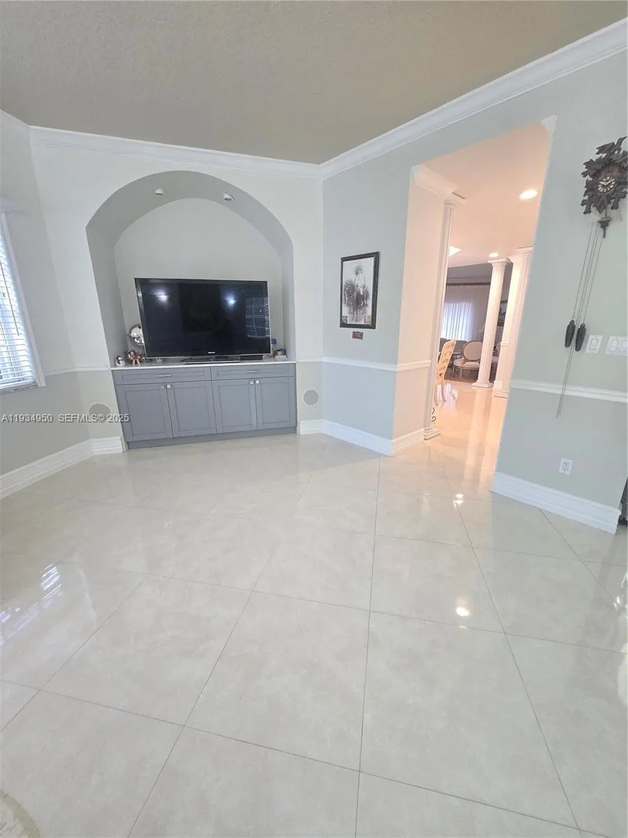 16422 NW 83rd Pl, Miami Lakes, FL 33016 photo 11