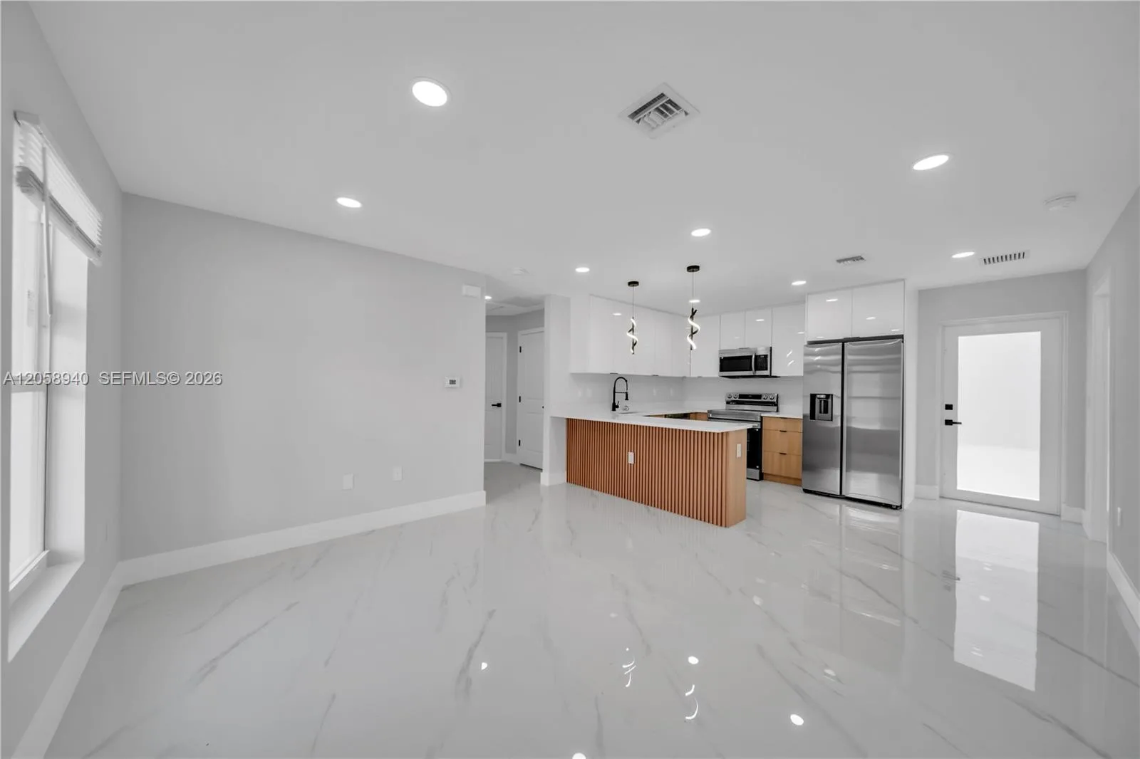 1042 Darlington St, Other City - In The State Of Florida, FL 33974 photo 4