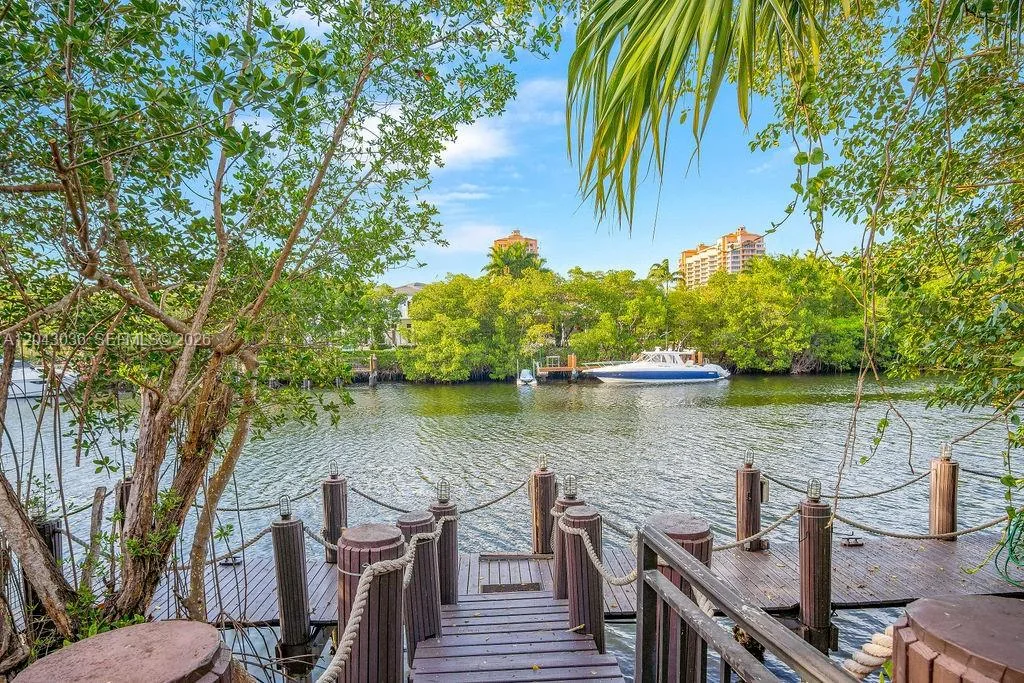 6960 Mira Flores Ave # 6960, Coral Gables, FL 33143