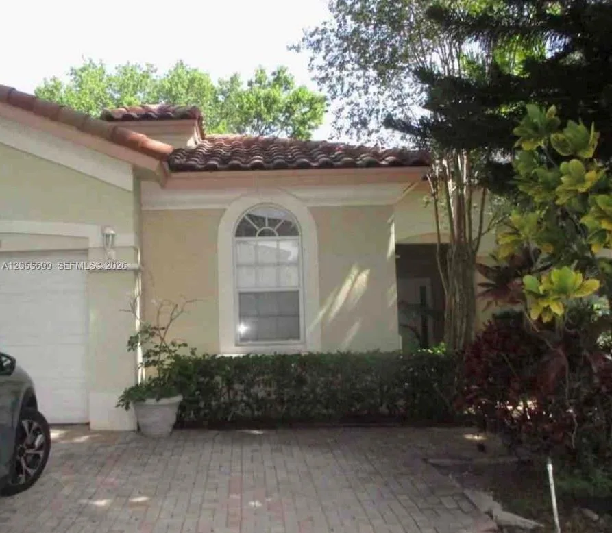 10929 NW 70th St, Doral, FL 33178