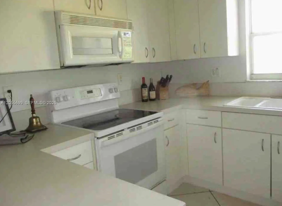 10929 NW 70th St, Doral, FL 33178 photo 3