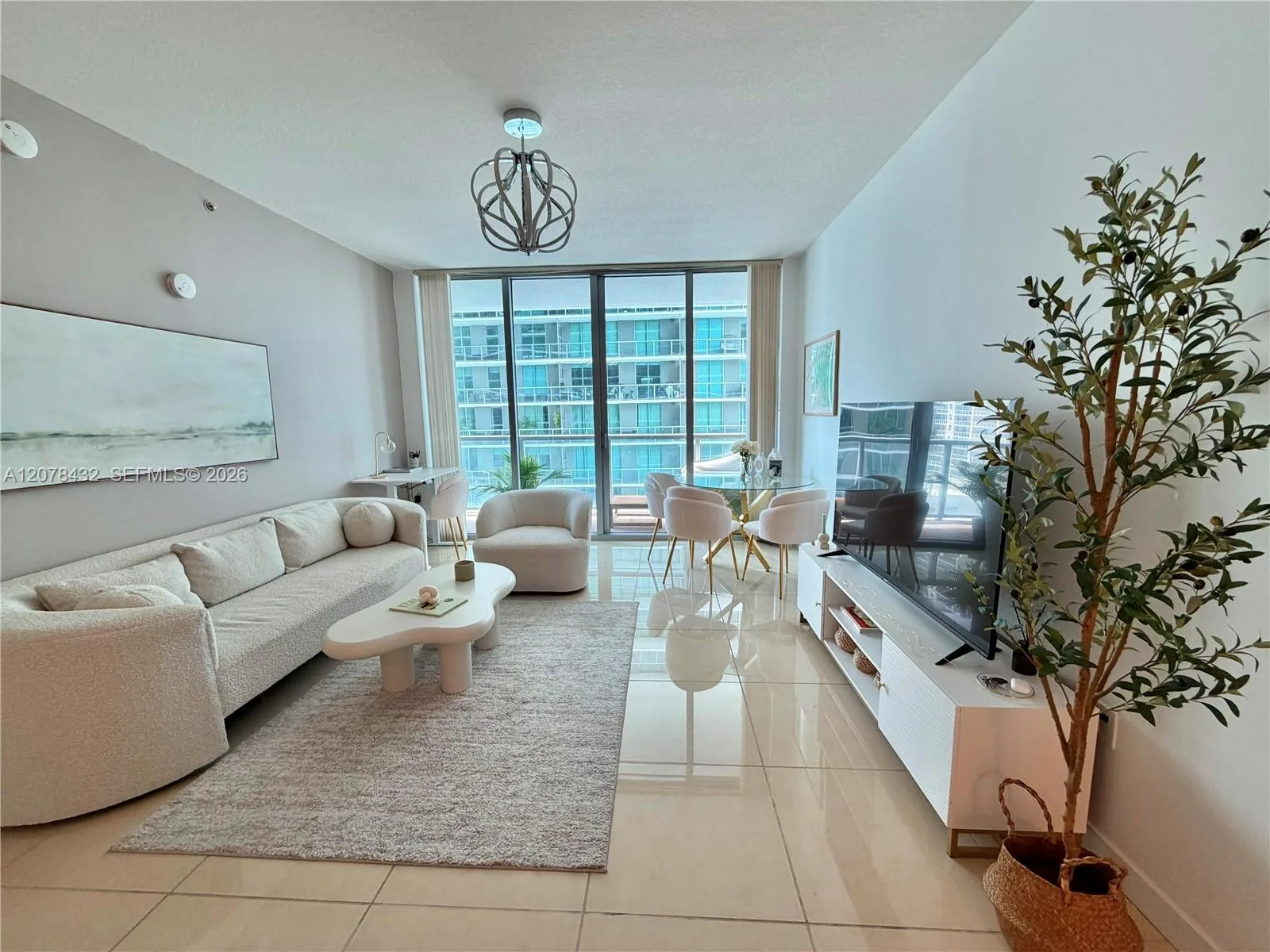 1111 SW 1st Ave # 2215-N, Miami, FL 33130