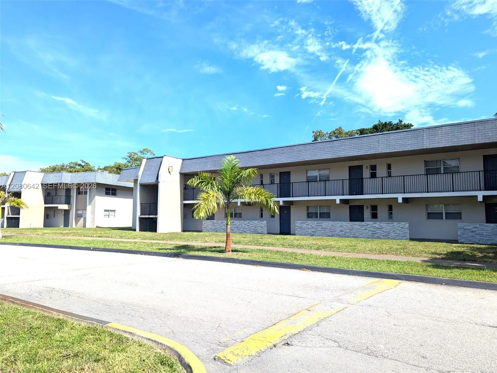7925 Fairview Dr # 201, Tamarac, FL 33321