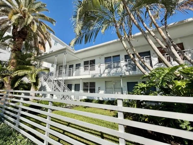 2445 Lake Pancoast Dr # 7, Miami Beach, FL 33140 photo 2