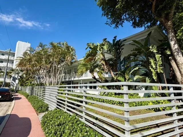2445 Lake Pancoast Dr # 7, Miami Beach, FL 33140 photo 3