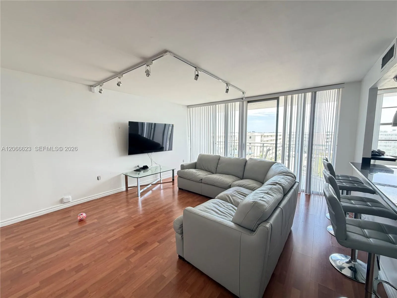 18031 Biscayne Blvd # 601, Aventura, FL 33160 photo 6