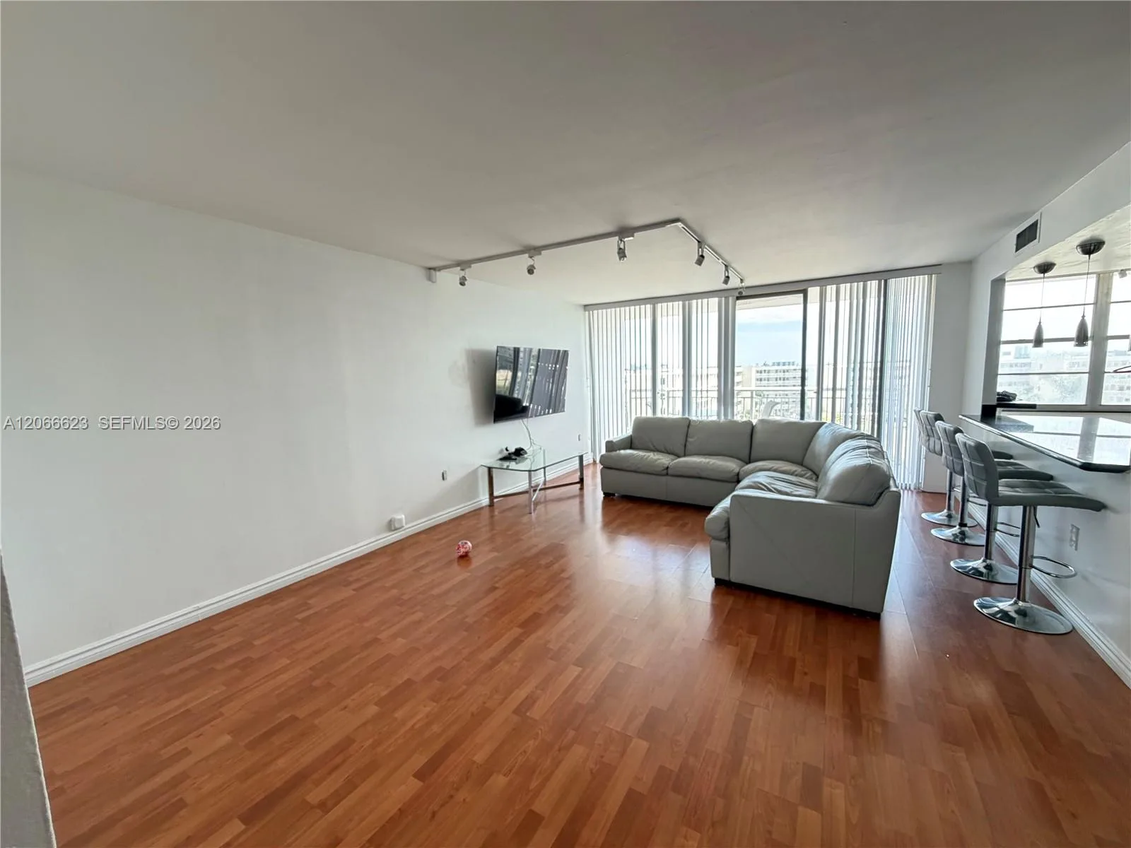 18031 Biscayne Blvd # 601, Aventura, FL 33160 photo 7
