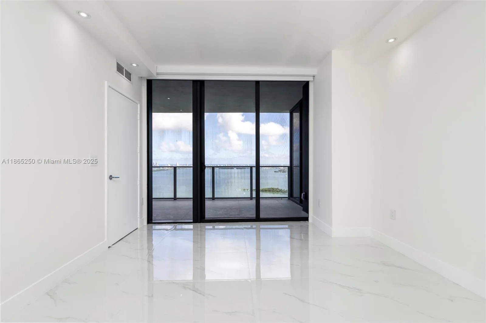 700 NE 24th St # 3705, Miami, FL 33137 photo 2
