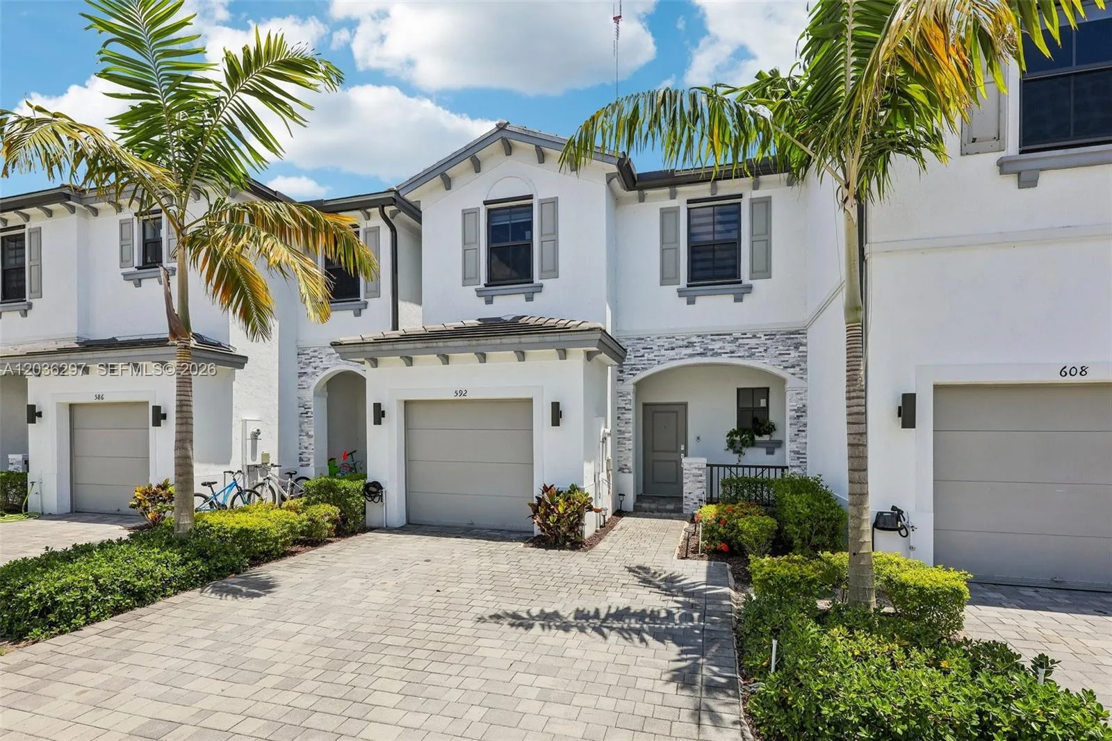 592 NW 203rd Ter, Miami Gardens, FL 33169