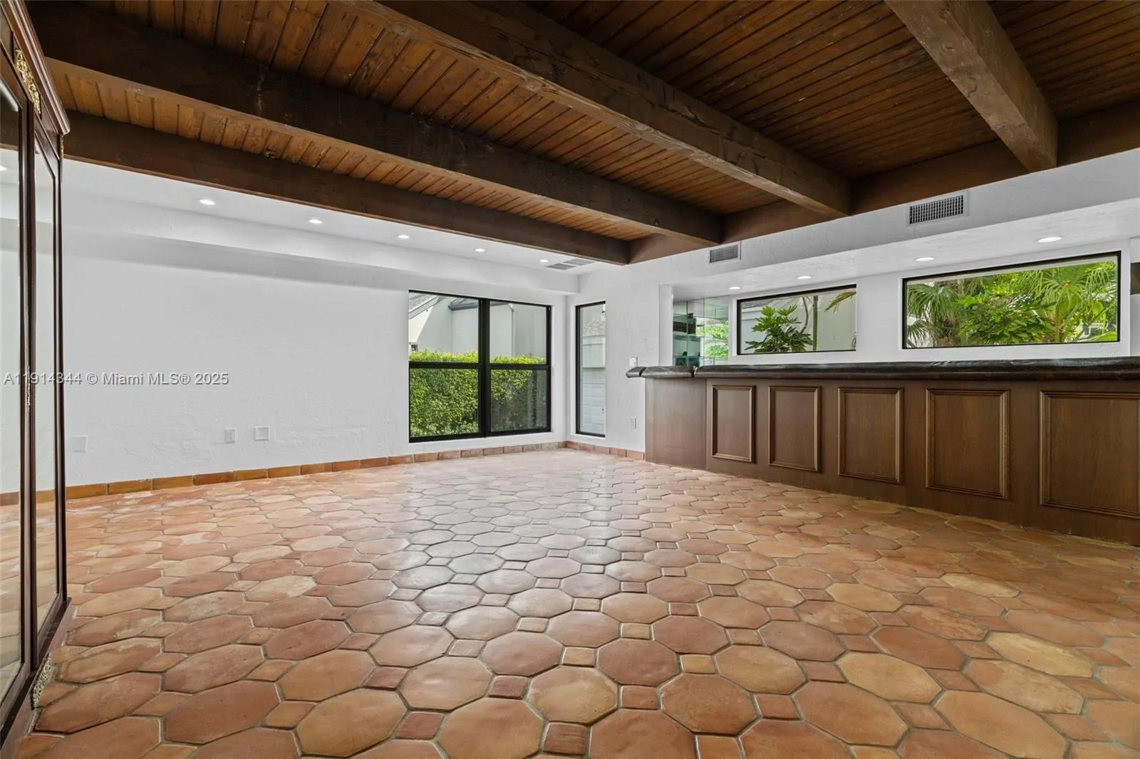 20215 W Oak Haven Cir, Miami, FL 33179 photo 11