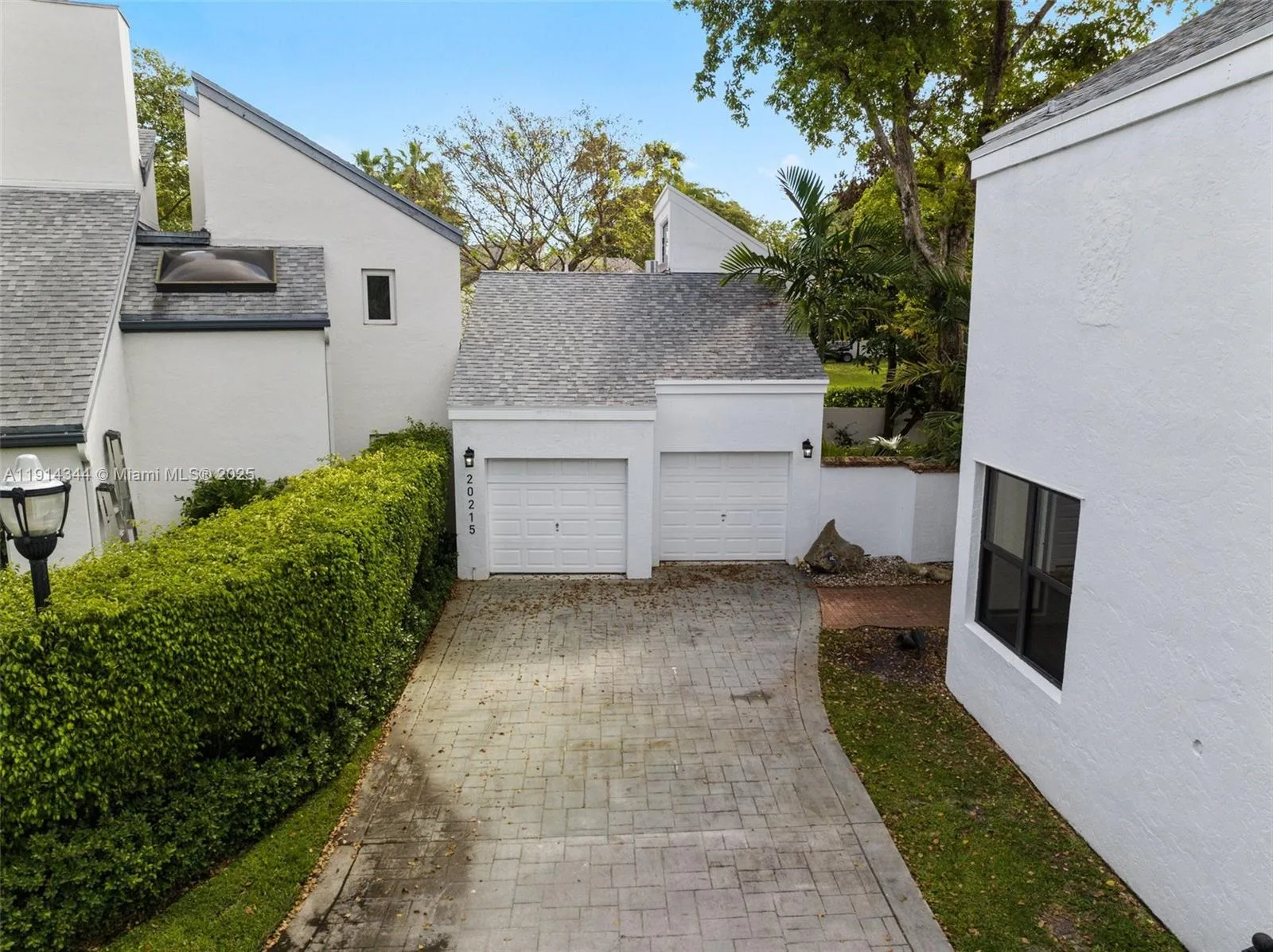 20215 W Oak Haven Cir, Miami, FL 33179 photo 2