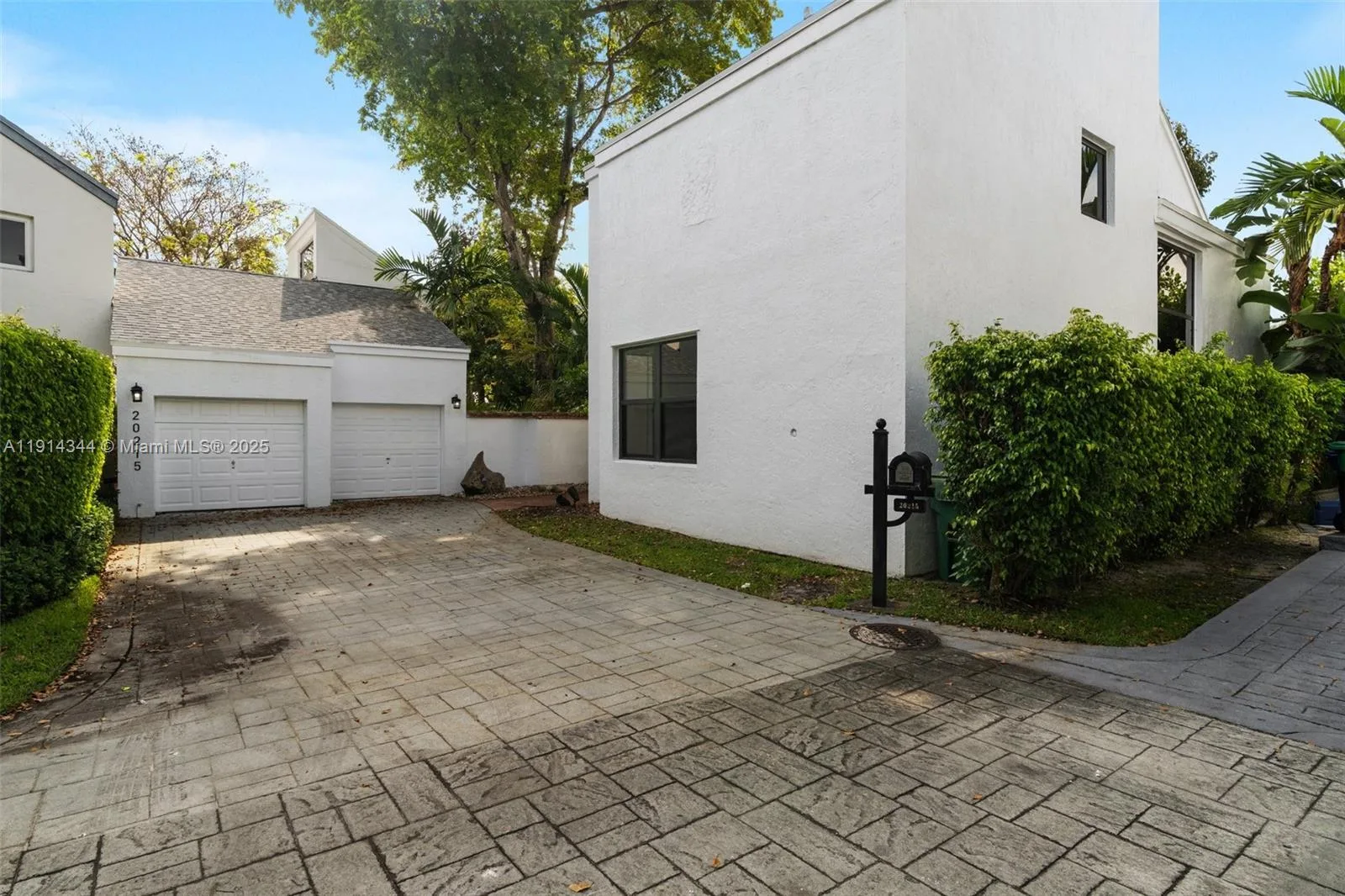 20215 W Oak Haven Cir, Miami, FL 33179 photo 3