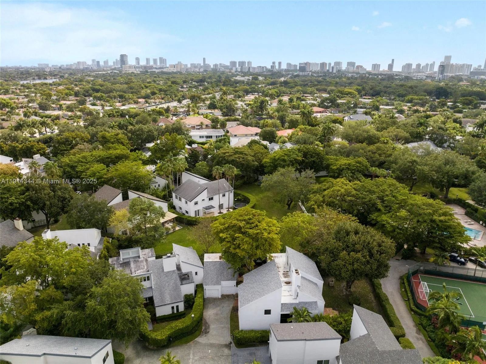 20215 W Oak Haven Cir, Miami, FL 33179 photo 4