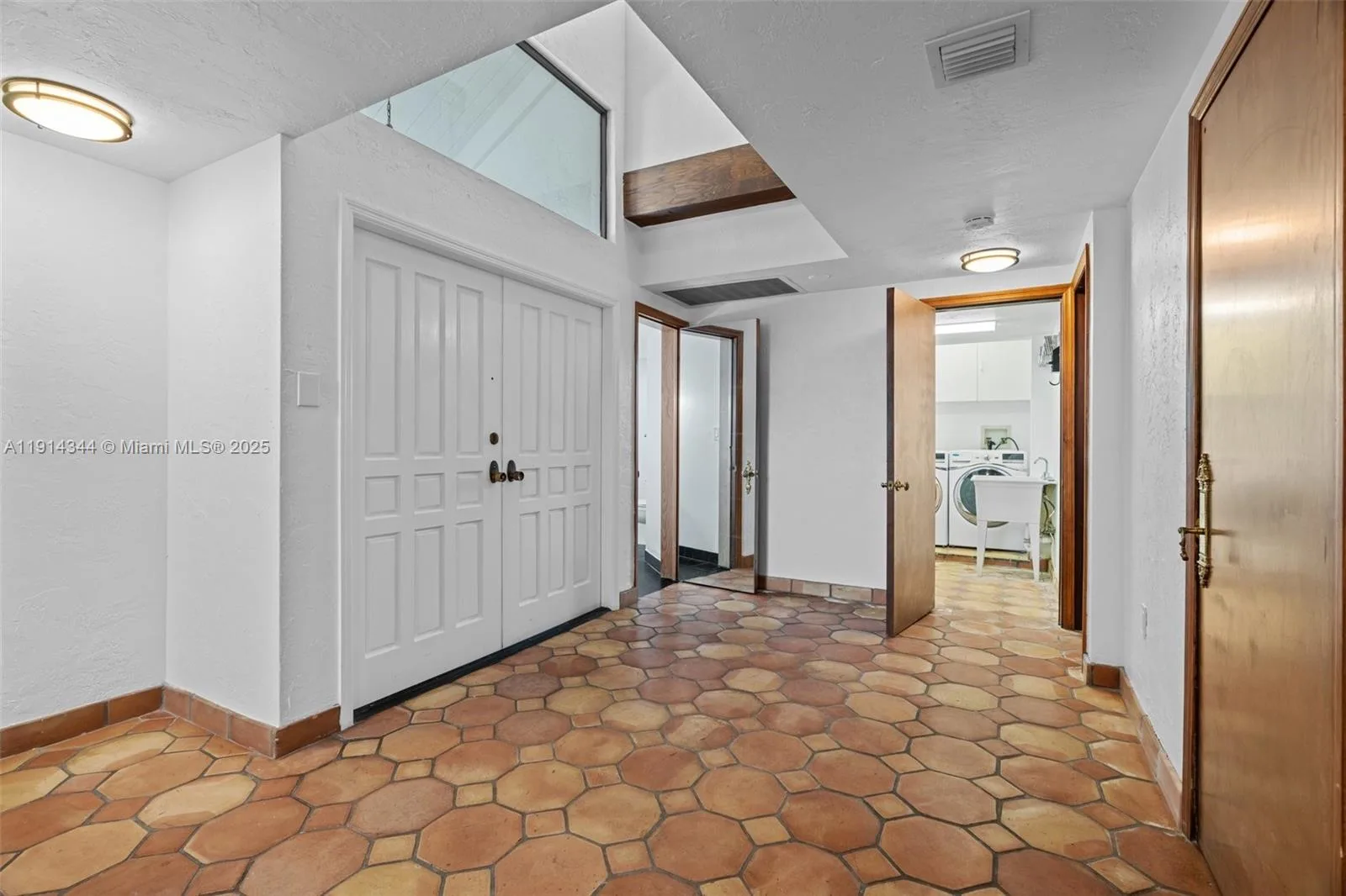 20215 W Oak Haven Cir, Miami, FL 33179 photo 8