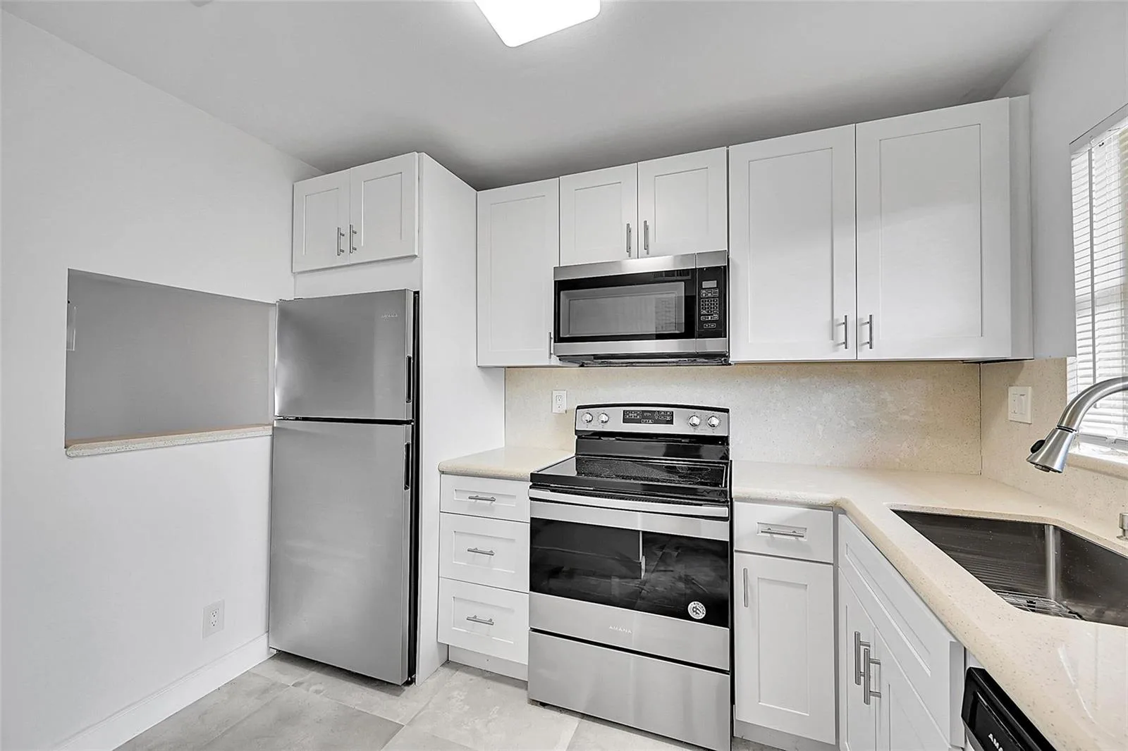 9761 Sunrise Lakes Boulevard # 301, Sunrise, FL 33322
